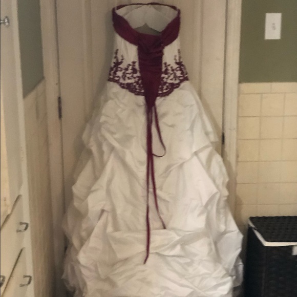 David’s Bridal Wedding Dress. - Picture 6 of 7